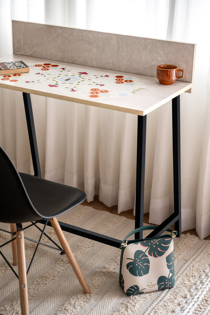 Flo and Beehold! - Study Table